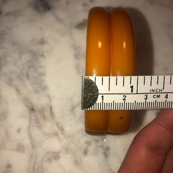 VTG Bakelite Butterscotch Colour Carved Hinged Adjustable Size Bangle 6.2” - 7” - Picture 8 of 9